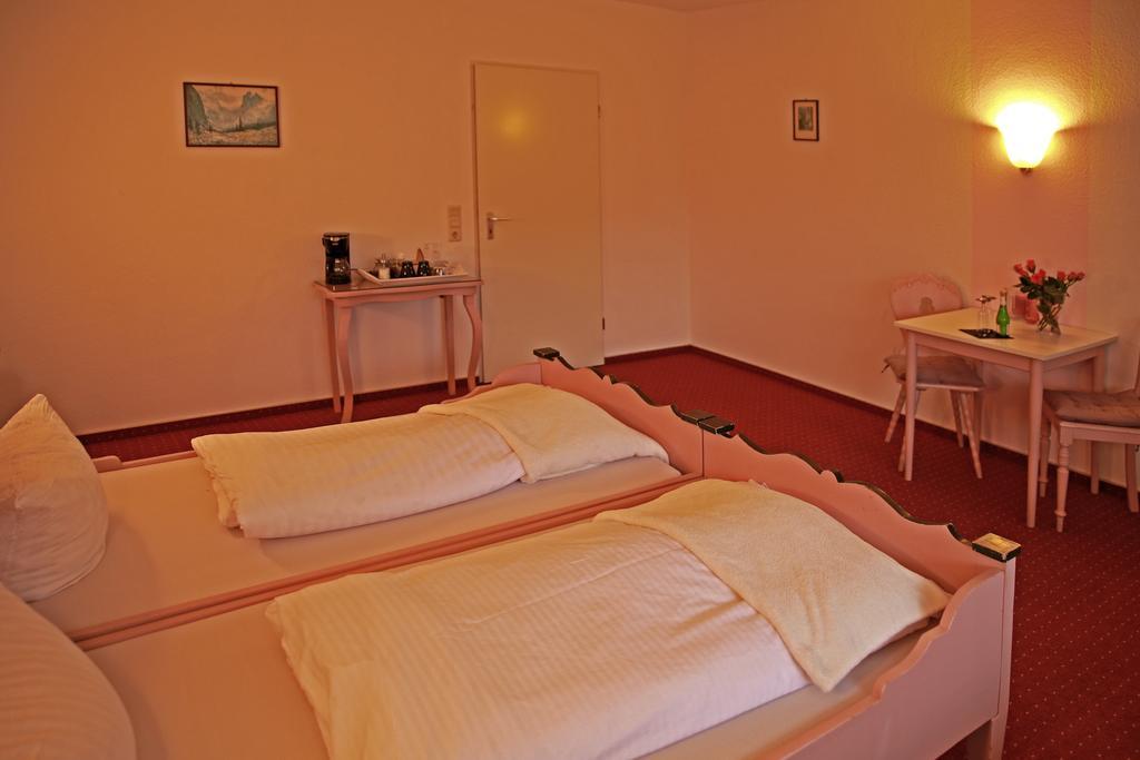 Hotel In Der Strassen โซลิงเงน ภายนอก รูปภาพ