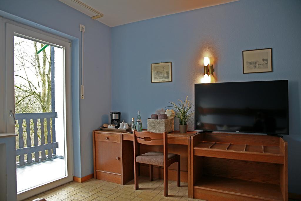 Hotel In Der Strassen โซลิงเงน ภายนอก รูปภาพ